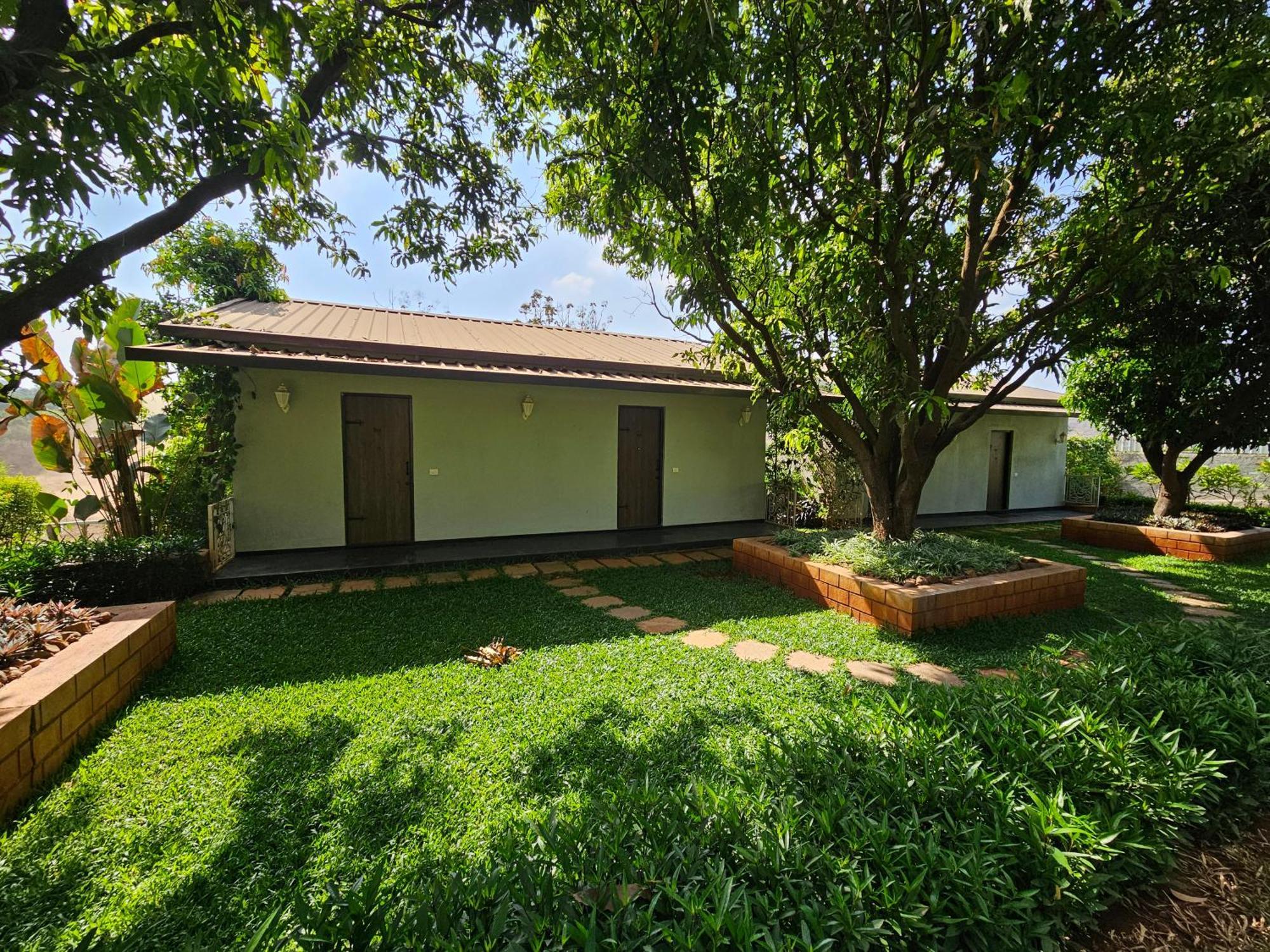 River Estates Luxury Resort & Spa Karjat Kültér fotó