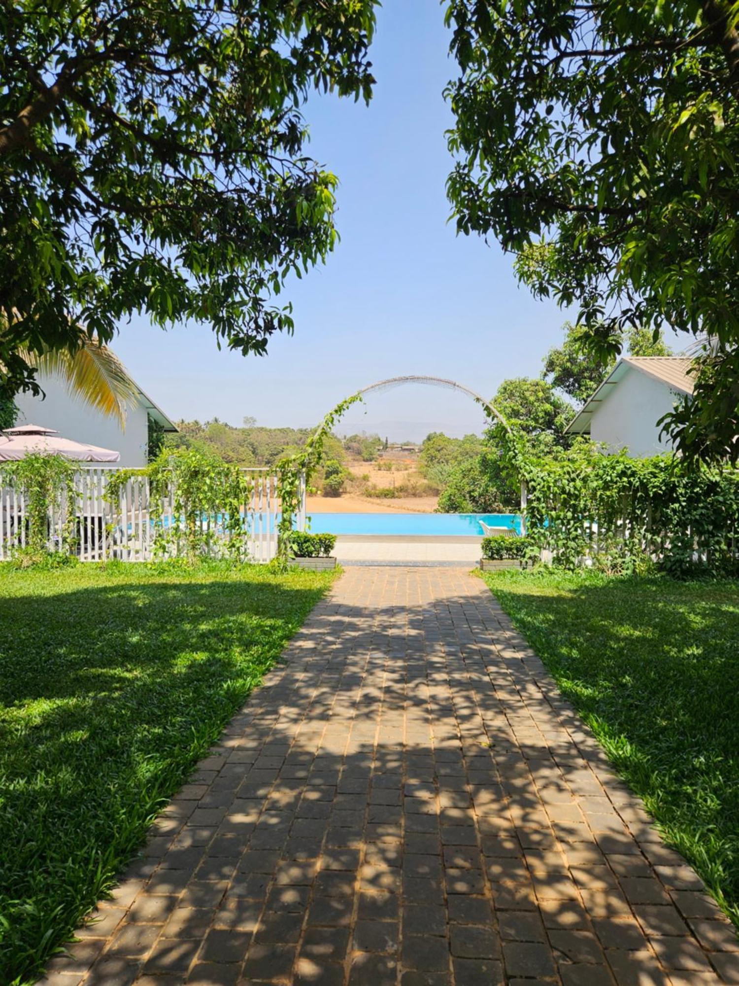 River Estates Luxury Resort & Spa Karjat Kültér fotó