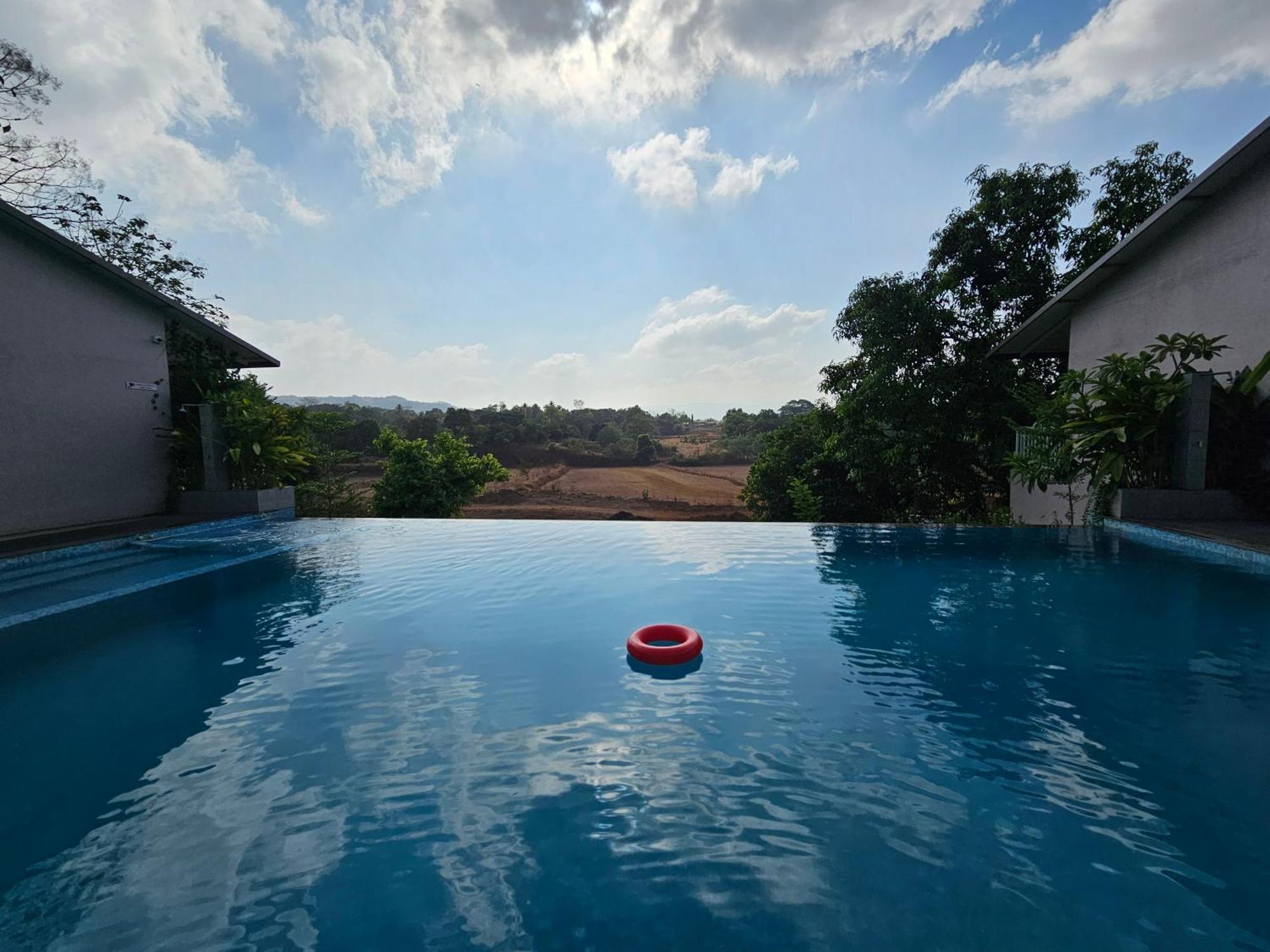 River Estates Luxury Resort & Spa Karjat Kültér fotó