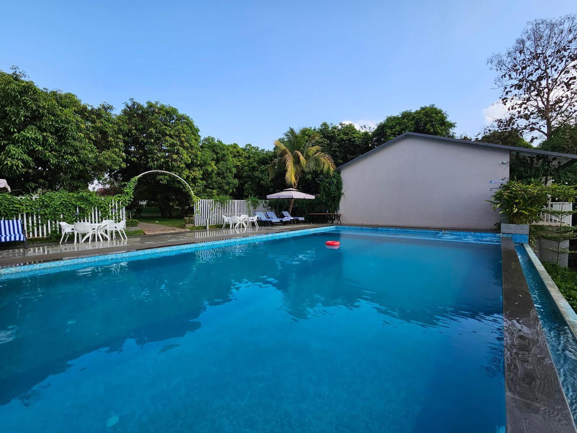 River Estates Luxury Resort & Spa Karjat Kültér fotó