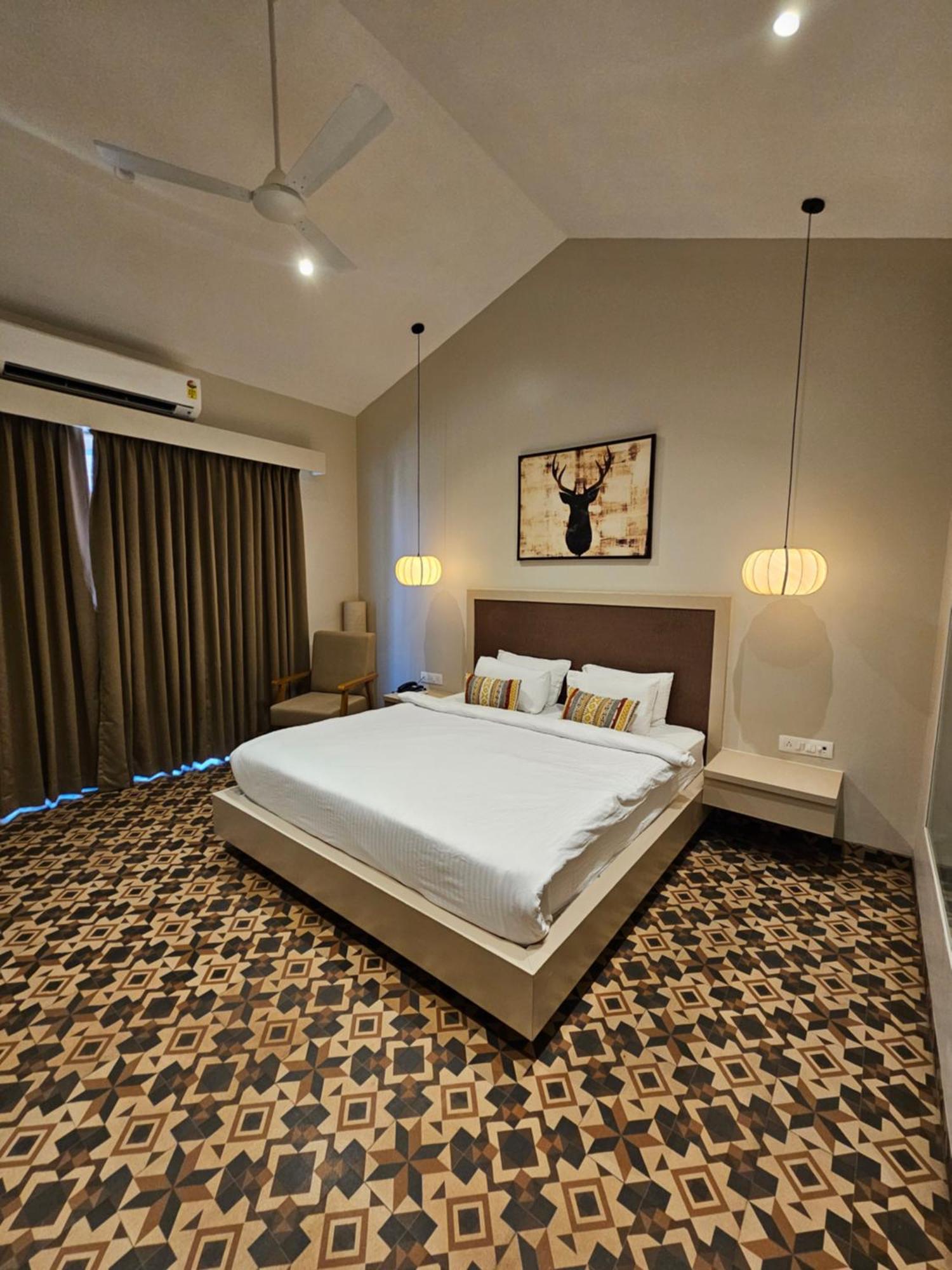 River Estates Luxury Resort & Spa Karjat Kültér fotó