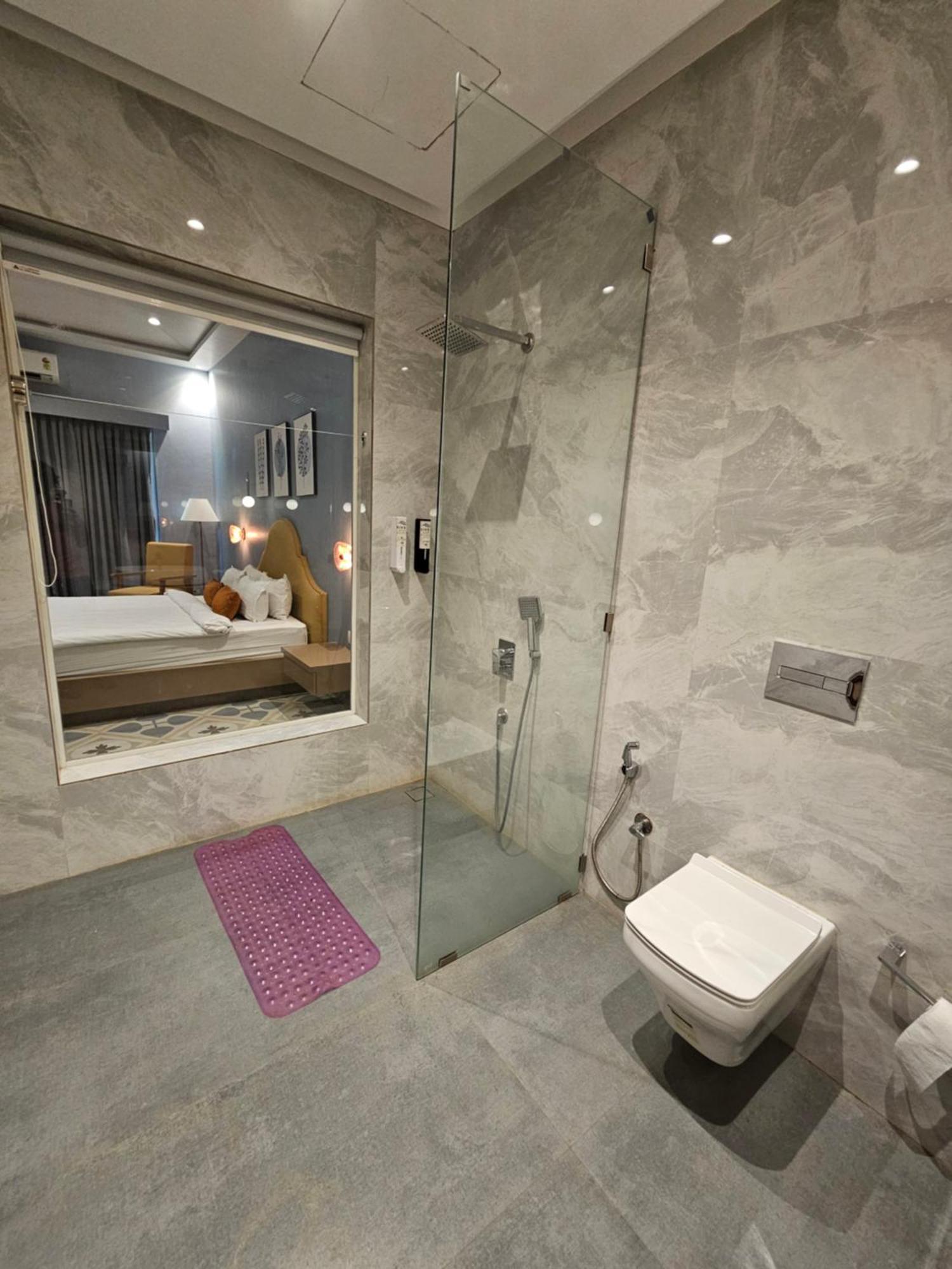 River Estates Luxury Resort & Spa Karjat Kültér fotó