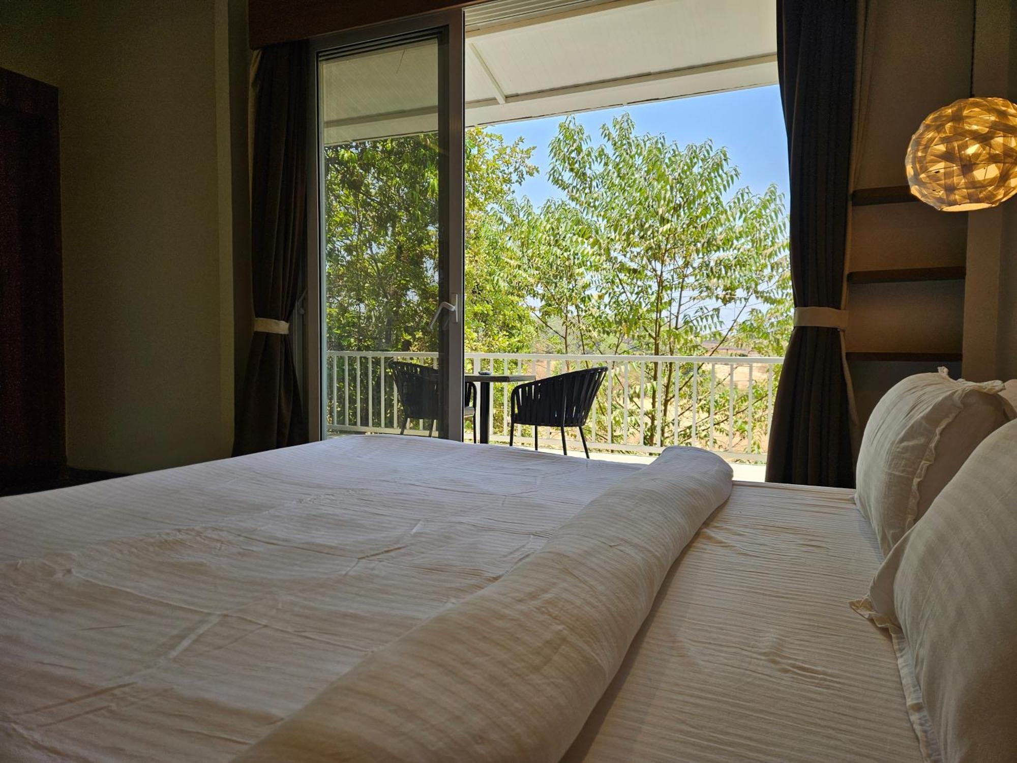 River Estates Luxury Resort & Spa Karjat Kültér fotó